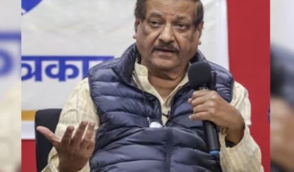 آپریشن سندور کے پہلے دن ہی بھارت ہار گیا تھا، سابق وزیراعلیٰ مہاراشٹرا کا اعتراف