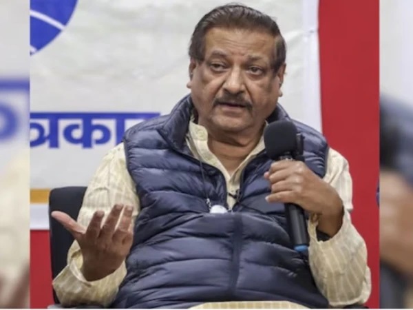 آپریشن سندور کے پہلے دن ہی بھارت ہار گیا تھا، سابق وزیراعلیٰ مہاراشٹرا کا اعتراف