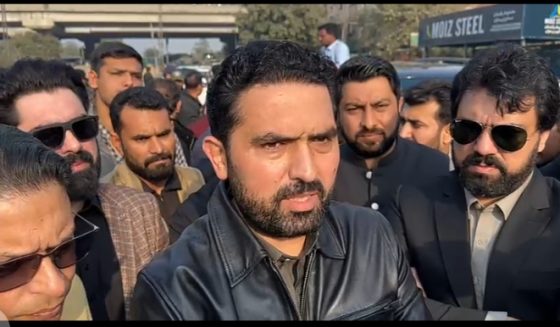 وزیراعلیٰ خیبر پختونخوا محمد سہیل خان آفریدی کو عمر سرفراز چیمہ اور حسان نیازی کی رہائش گاہوں پر جانے سے روک دیا گیا۔