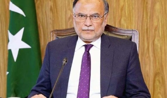 لائیو پروگرام میں اچانک کیا ہوا تھا؟ احسن اقبال نے واقعے کی حقیقت بتادی