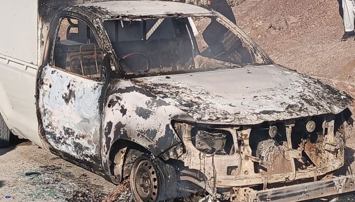 کرک میں پولیس موبائل پر فائرنگ سے 5 اہلکار شہید