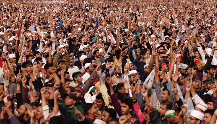 بنگلادیش: طلبہ تحریک کے رہنما عثمان ہادی کی نماز جنازہ، محمد یونس سمیت ہزاروں افراد کی شرکت