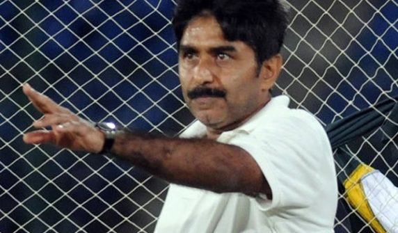 ہاتھ نہیں ملانا تھا تو کھیلنے کیوں آئے؟ جاوید میانداد کی بھارتی کھلاڑیوں پر کڑی تنقید