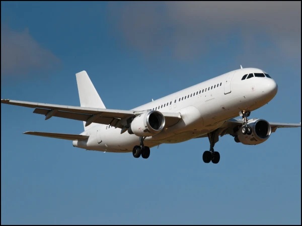 پاکستان نے بھارت کیلئے فضائی حدود کی بندش میں مزید ایک ماہ کی توسیع کردی