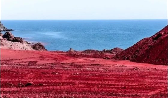 ایران کا ساحل ’’خون کی طرح سرخ‘‘ کیوں ہوگیا؟ ویڈیو وائرل