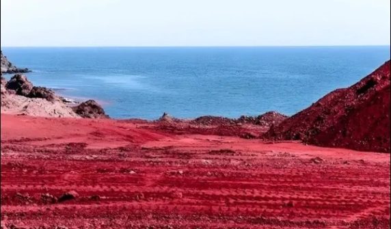 ایران کا ساحل ’’خون کی طرح سرخ‘‘ کیوں ہوگیا؟ ویڈیو وائرل