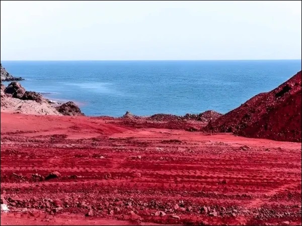 ایران کا ساحل ’’خون کی طرح سرخ‘‘ کیوں ہوگیا؟ ویڈیو وائرل