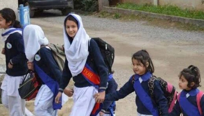 اسلام آباد: تعلیمی اداروں میں موسم سرما کی تعطیلات کا اعلان کردیا گیا