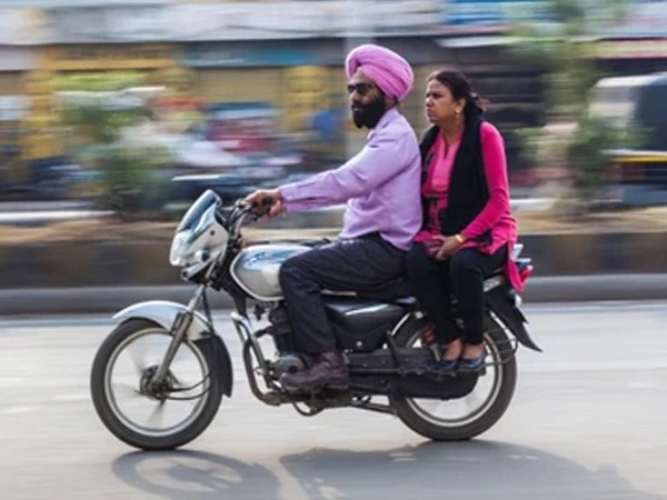 وزیراعلیٰ پنجاب کا سکھ برادری کو ہیلمٹ کے قانون سے مستثنیٰ قرار دینے کا اعلان