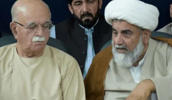 مذاکرات یا احتجاج؛ عمران خان نے تمام اختیارات اچکزئی اور ناصر عباس کو دے دیے