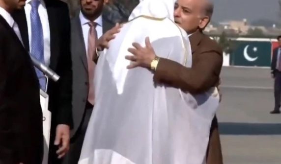 یو اے ای کے صدر دورہ مکمل کرکے واپس روانہ، صدر، وزیراعظم اور فیلڈ مارشل سے ملاقاتیں