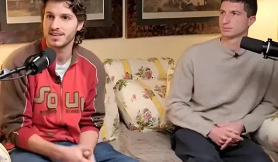 عمران خان کے بیٹوں کا والد سے ملاقات کے لیے پاکستان آنے کا اعلان