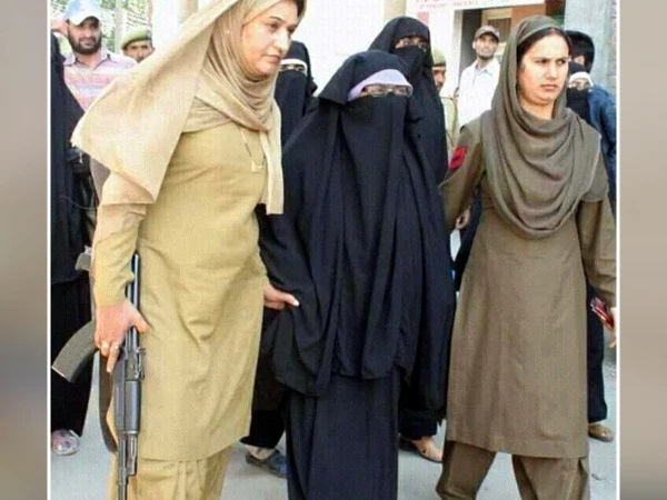 kashmirileaderasiaandrabi