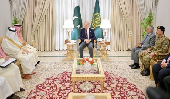 SaudiFinanceMinistermeetsPrimeMinister