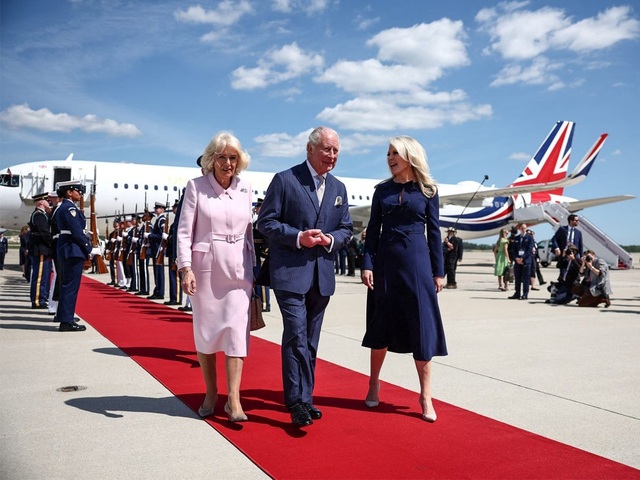 ukkingcharlesandkamilareachedus