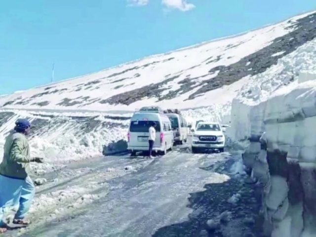 babusartopsnowfall