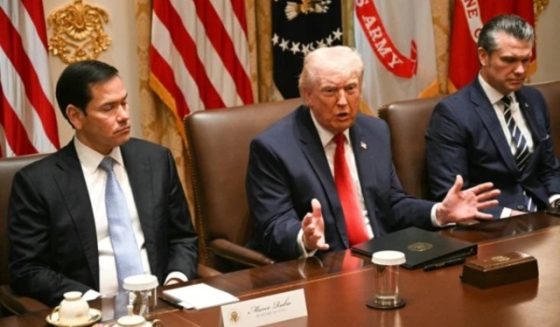 donaldtrumpinwhitehouse