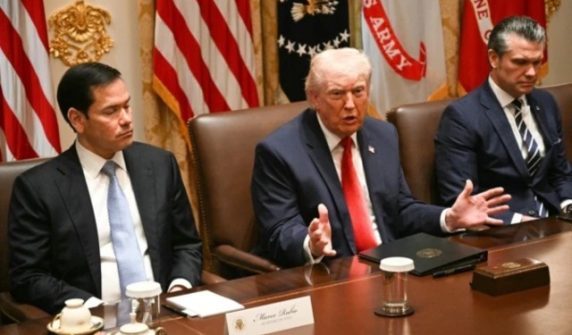 donaldtrumpinwhitehouse