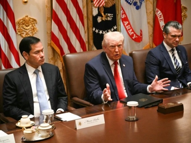 donaldtrumpinwhitehouse