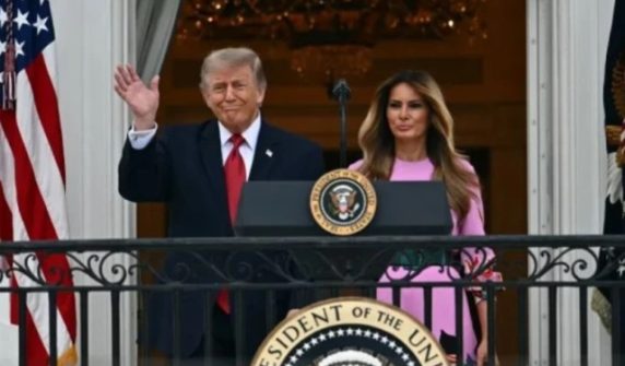 trumpadressinwhitehouse