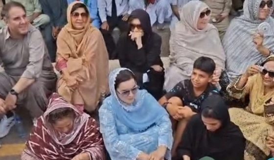 aleema khan protest at adyala jail