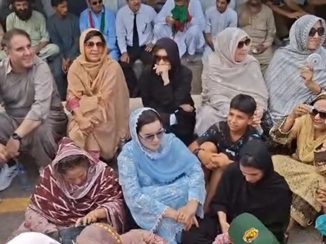 aleema khan protest at adyala jail