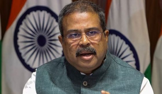 indian education minister resign
