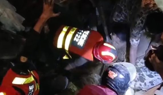 lahore roof collapse