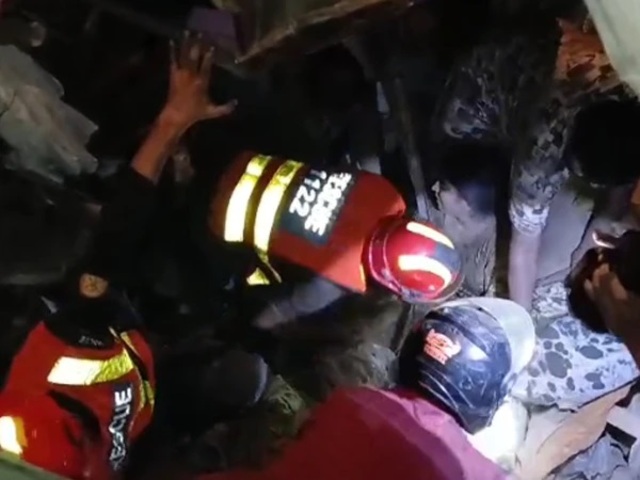 lahore roof collapse