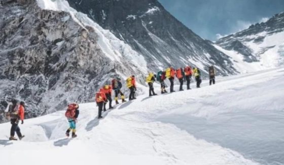 ten climbers missing on pakistan peak