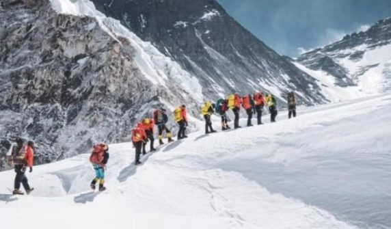 ten climbers missing on pakistan peak