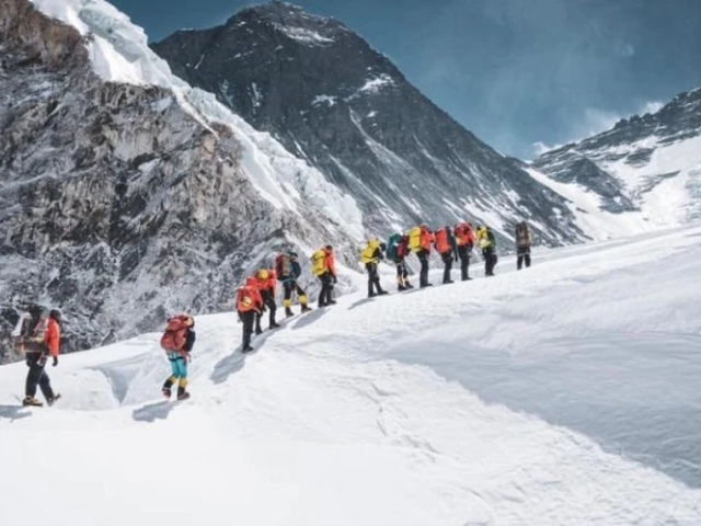 ten climbers missing on pakistan peak
