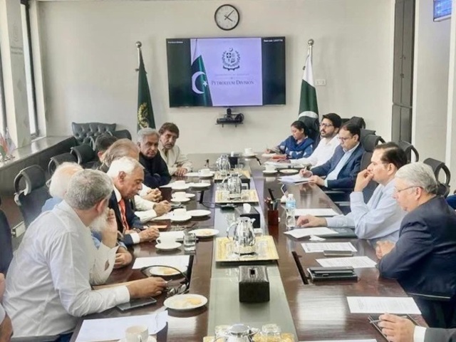 govt and petroleum dealers talks