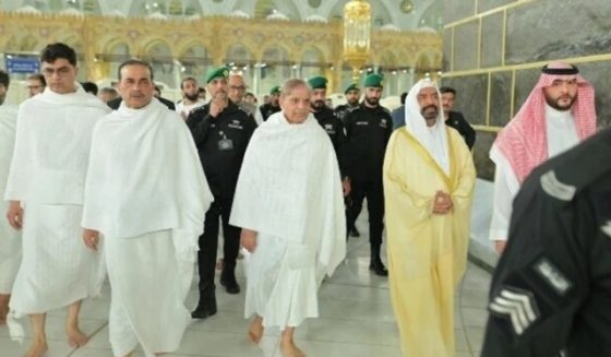 pm perform umrah