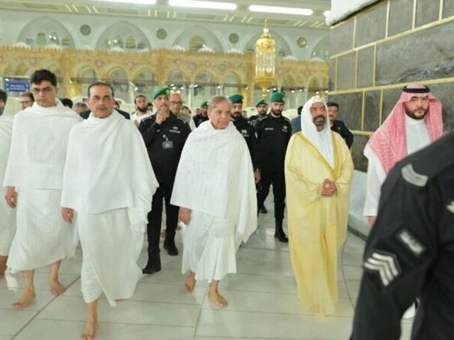 pm perform umrah