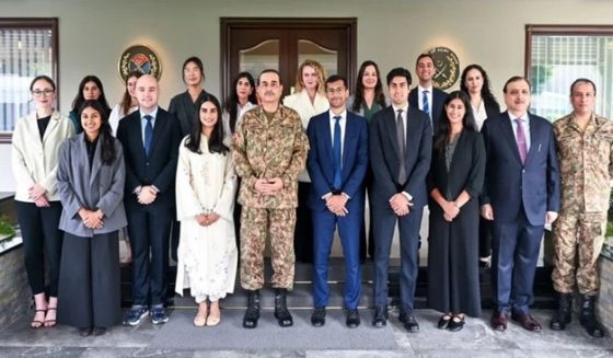 students from harvard business school met asim muneer