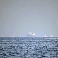 un maritime agency says 400 ships stranded in strat of hurmoz