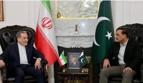 asim munir and abbas araqchi talk