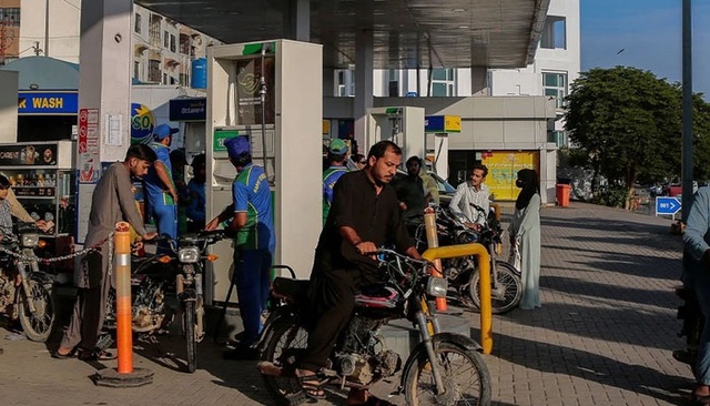 ogra announce petrol prices