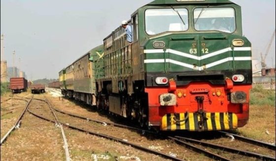quetta train service suspend