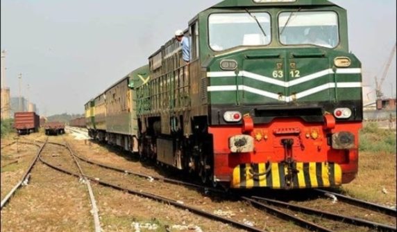 quetta train service suspend