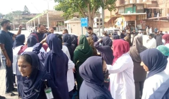 rawalpindi patients relatives assault nurse
