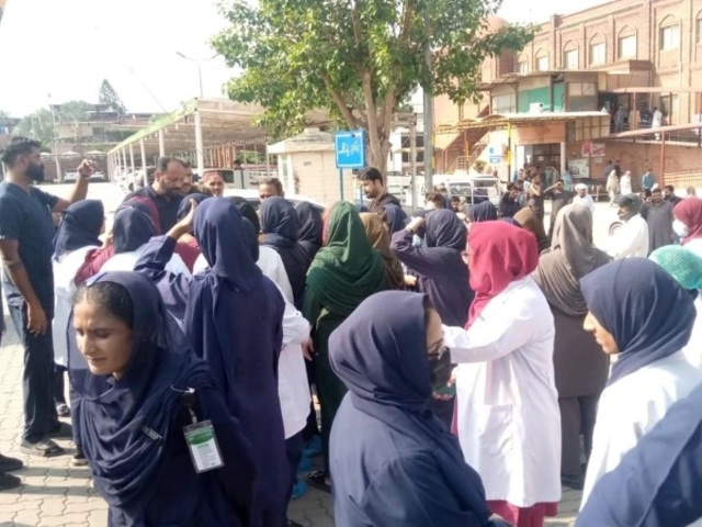 rawalpindi patients relatives assault nurse