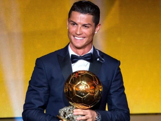 cristiano ronaldo beats lionel messi