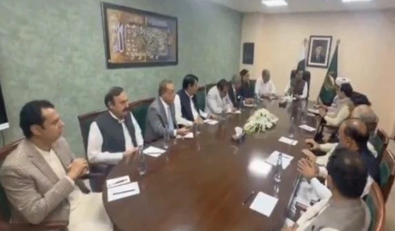 important talks between government and pti