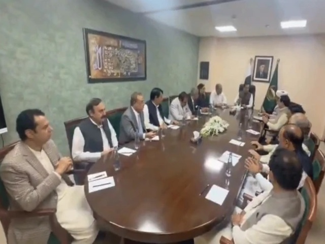 important talks between government and pti