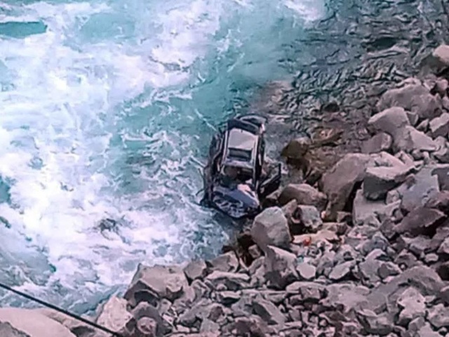 school van falls neelum river